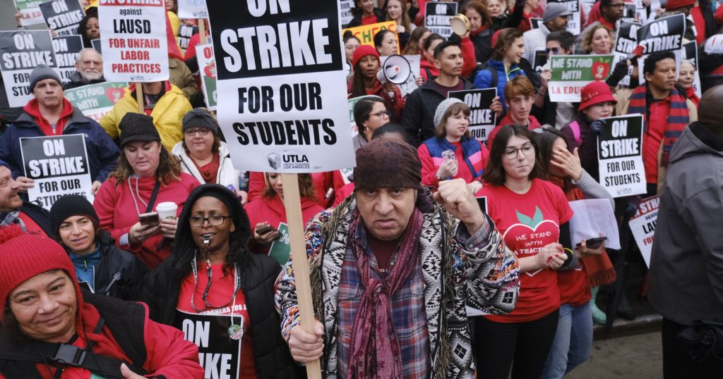 636832483092097354-AP-Los-Angeles-Teachers-Strike