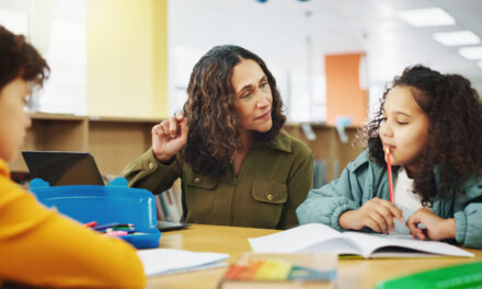 Developing deep learning in students at risk: Enhancing understanding